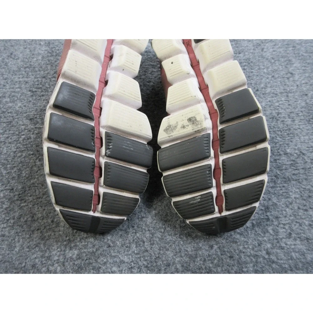 On Cloud Running Shoes Womens Size 9 Lightweight Swiss Athletic Trainers Sneaker